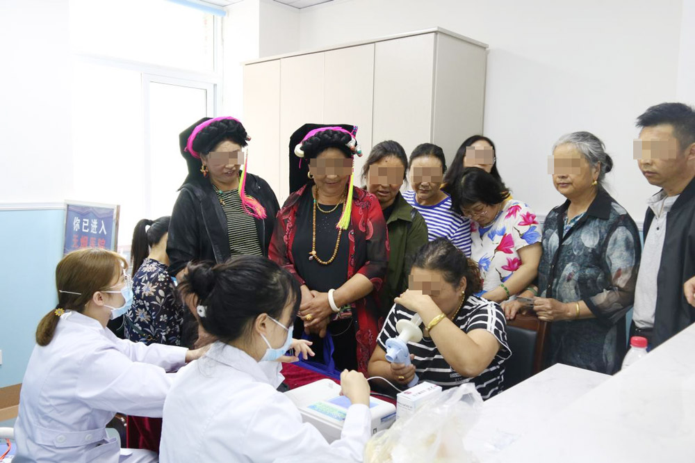 关注呼吸健康 公益进丹巴